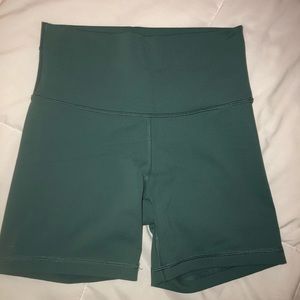 Aritzia TNA Atmosphere Short